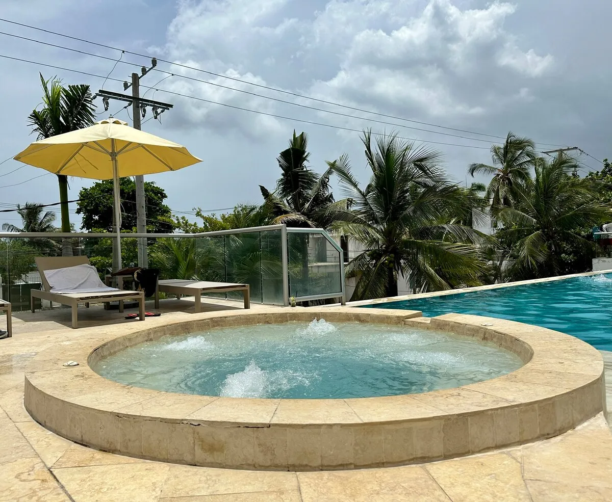 Jacuzzi privado, preciosas vistas al mar, acceso a la playa