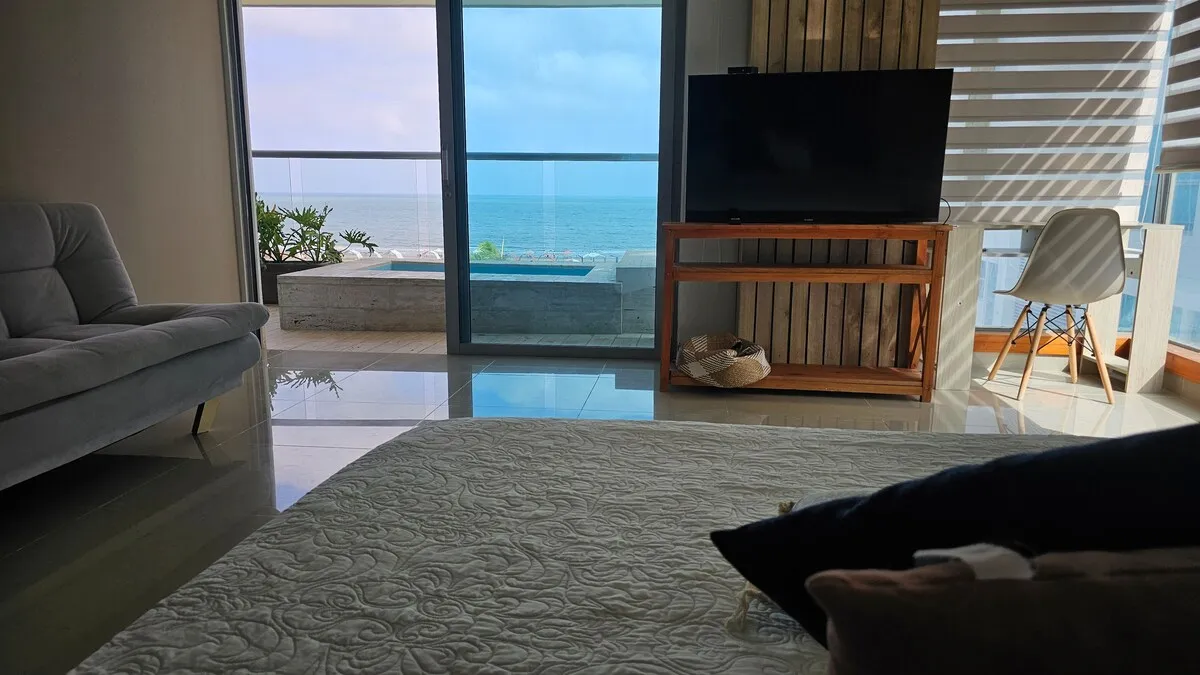 Jacuzzi privado, preciosas vistas al mar, acceso a la playa